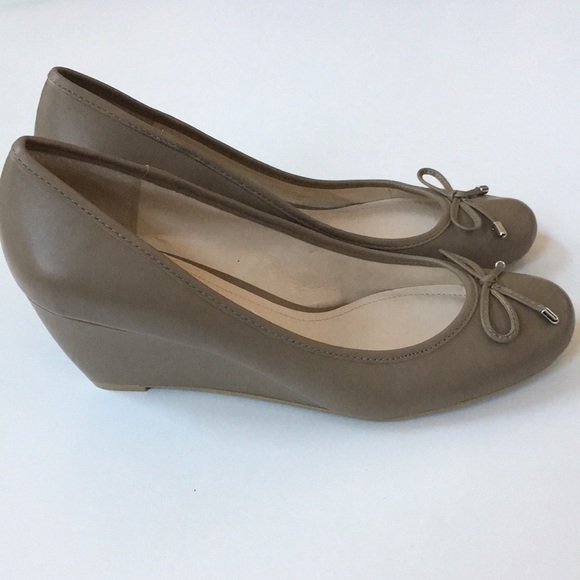 9.5 BCBGeneration wedge heel pumps bow slip on new - Picture 10 of 10